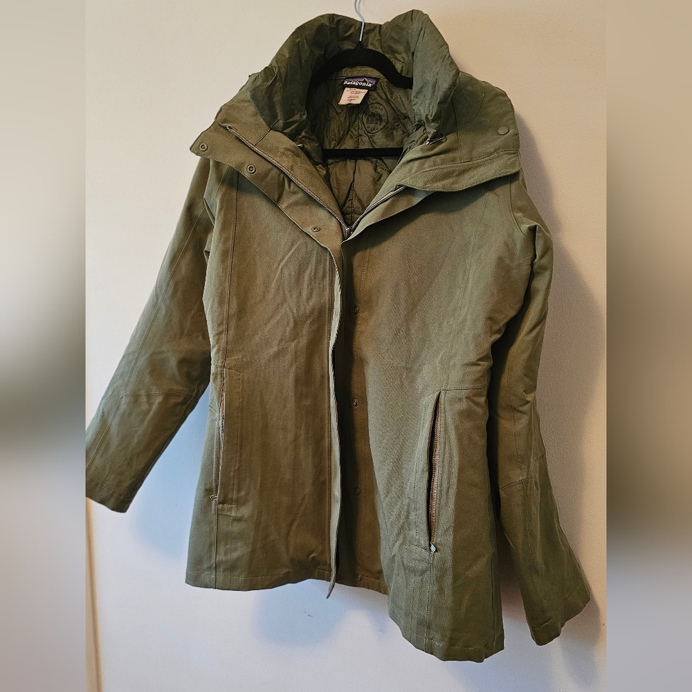 Patagonia olive Green tres coat women's  Medium
